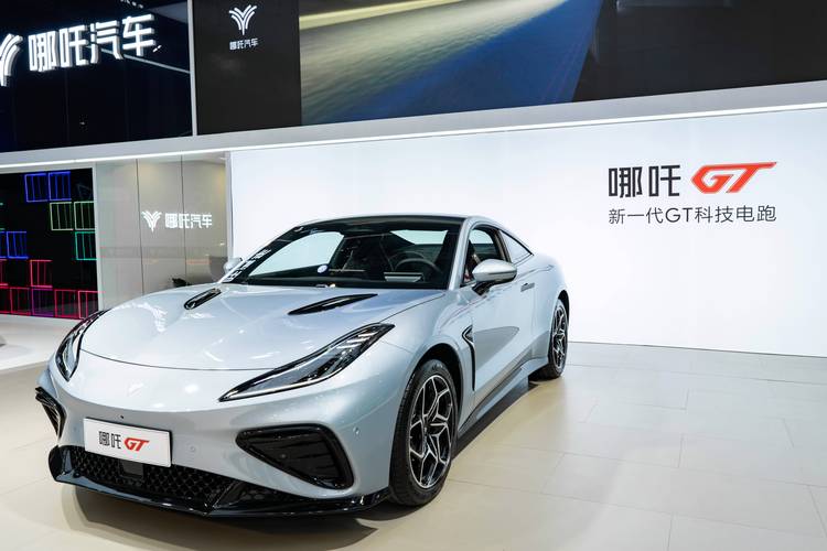 东莞石排镇耀环康企业管理咨询哪吒汽车在智能汽车领域的表现，领途汽车在新能源汽车市场中的影响力